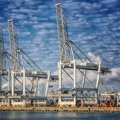 Portuali in sciopero contro la guerra, il 6 febbraio si ferma il Mediterraneo Portuali in sciopero contro la guerra, il 6 febbraio si ferma il Mediterraneo