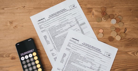 Flat tax fino a 100mila euro: la Lega spinge, ma Bruxelles frena Flat tax fino a 100mila euro: la Lega spinge, ma Bruxelles frena