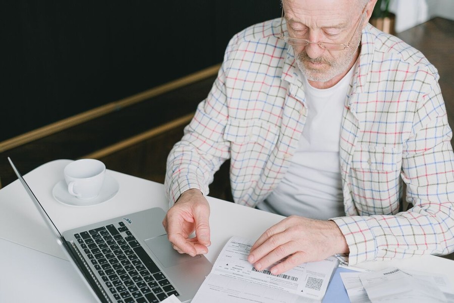 Pensioni, dal 2027 si va via un mese più tardi e gli assegni calano: cosa cambia per gli autonomi Pensioni, dal 2027 si va via un mese più tardi e gli assegni calano: cosa cambia per gli autonomi