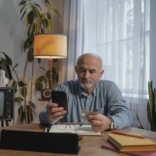 Black Friday, il divario digitale frena gli acquisti degli over 65