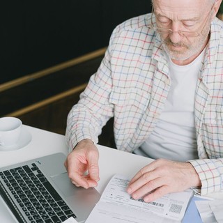 Pensioni, dal 2027 si va via un mese più tardi e gli assegni calano: cosa cambia per gli autonomi
