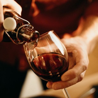 Pinot Nero, Voghera si prepara alla settima edizione: 99 etichette e un annullo filatelico per celebrare l'Oltrepò