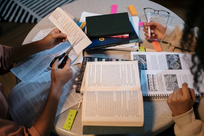 Maturità 2024, studenti in ansia per l'esame che si avvicina: ironia e social aiutano gestirla Maturità 2024, studenti in ansia per l'esame che si avvicina: ironia e social aiutano gestirla