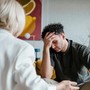 Salute mentale al lavoro, lo stress colpisce sei dipendenti su dieci ma parlarne resta un tabù