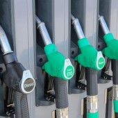 Prezzi: Confesercenti, caro energia e carburanti spingono l’inflazione ai massimi da tre anni Prezzi: Confesercenti, caro energia e carburanti spingono l’inflazione ai massimi da tre anni