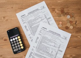 Flat tax fino a 100mila euro: la Lega spinge, ma Bruxelles frena Flat tax fino a 100mila euro: la Lega spinge, ma Bruxelles frena