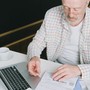 Pensioni, dal 2027 si va via un mese più tardi e gli assegni calano: cosa cambia per gli autonomi