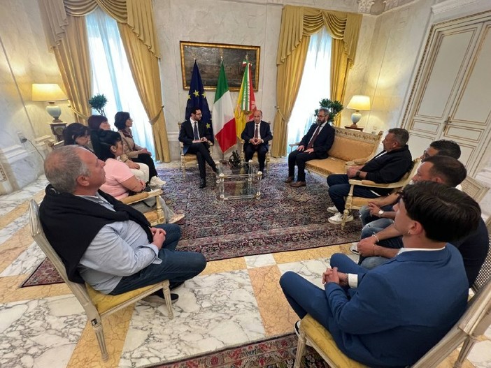 Strage di Monreale, a un anno dalla morte dei tre giovani Schifani incontra i familiari: “Vicinanza costante e affettuosa”