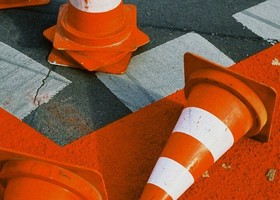 Pillole di sicurezza in classe: a Bari si impara la strada con i fumetti e le regole per i monopattini