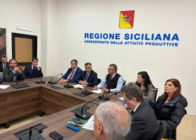 Semiconduttori, l’accordo per il polo STMicroelectronics: 300 milioni dalla Regione e migliaia di nuovi posti a Catania Semiconduttori, l’accordo per il polo STMicroelectronics: 300 milioni dalla Regione e migliaia di nuovi posti a Catania