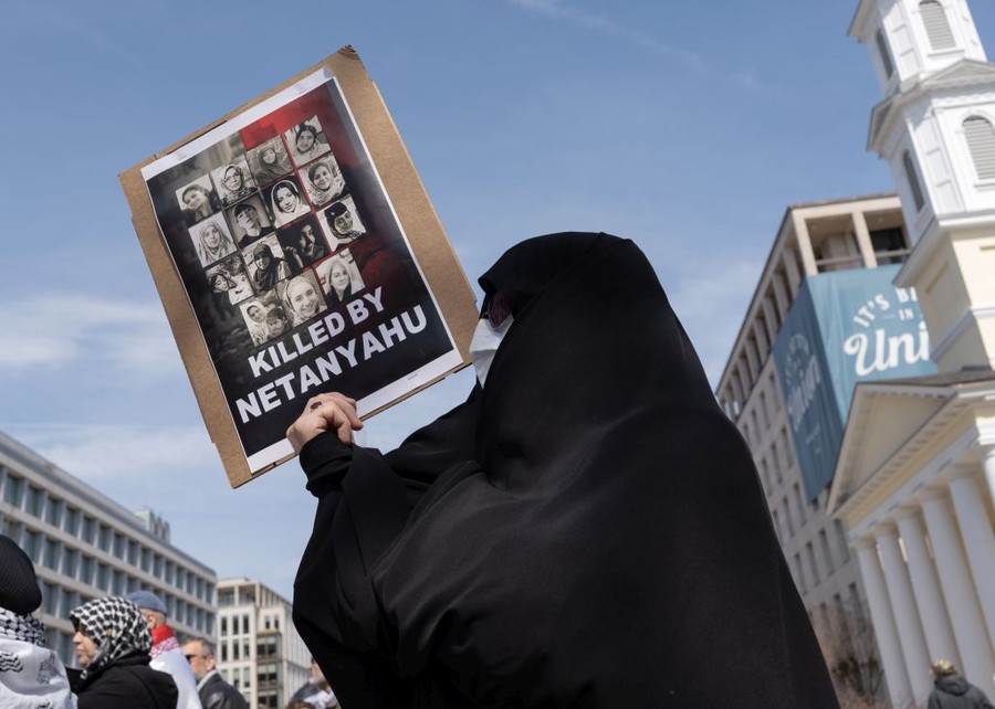 Iran, Pasdaran “Daremo la caccia a Netanyahu e lo uccideremo”