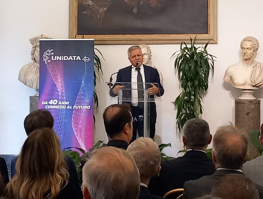 Unidata festeggia 40 anni, completato il cavo sottomarino Unitirreno Unidata festeggia 40 anni, completato il cavo sottomarino Unitirreno