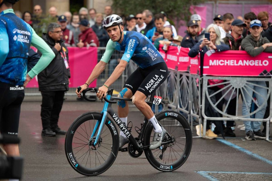 Tronchon vince in volata la 10^ tappa della Vuelta, Mas resta leader