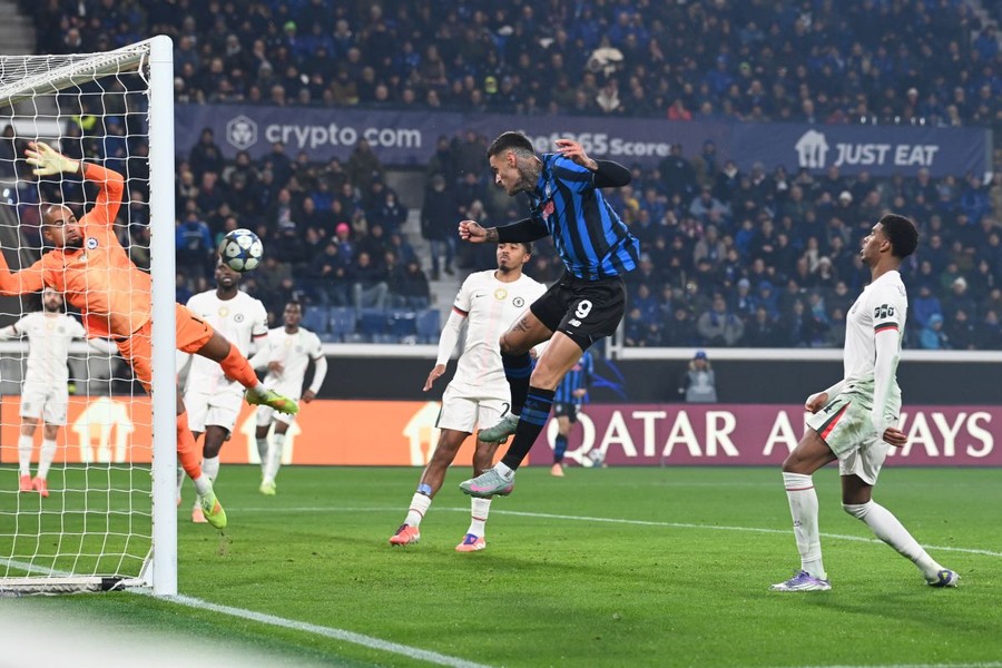 Scamacca e De Ketelaere, l’Atalanta batte il Chelsea in rimonta