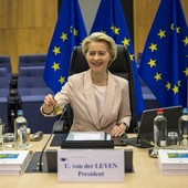 Von der Leyen “Siamo in epoca di riarmo, 800 mld per la difesa europea”