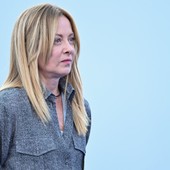 Meloni “Il governo tiene la barra dritta e non scappa”