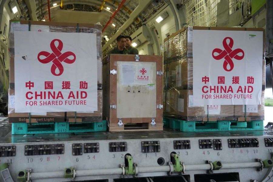 Nepal, la Cina invia aiuti umanitari ed esperti per identificare le vittime Nepal, la Cina invia aiuti umanitari ed esperti per identificare le vittime