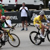 O’Connor vince sul Col de la Loze, Pogacar allunga su Vingegaard