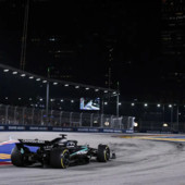 A Singapore trionfa Russell davanti a Verstappen, quarto Piastri