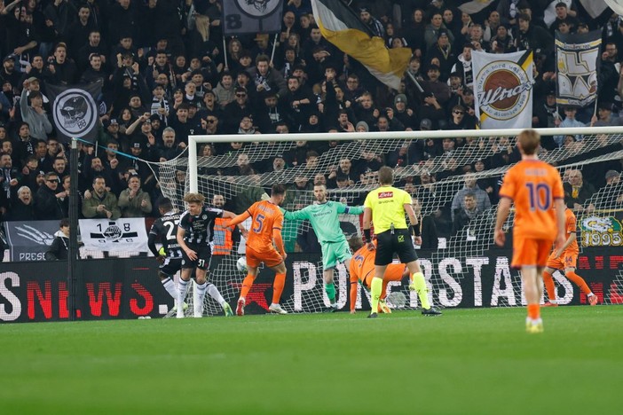 L’Udinese torna a vincere, tris alla Fiorentina L’Udinese torna a vincere, tris alla Fiorentina