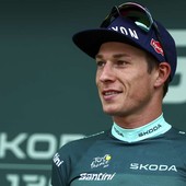 Philipsen vince a Novara la prima tappa della Vuelta 2025