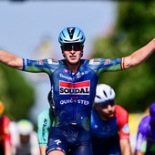 Merlier vince anche la 12^ tappa e cala il tris al Tour, Pogacar sempre leader Merlier vince anche la 12^ tappa e cala il tris al Tour, Pogacar sempre leader