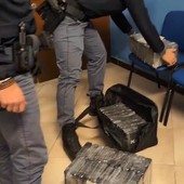 Sequestrati 230 kg cocaina alla frontiera di Ventimiglia, arrestato camionista