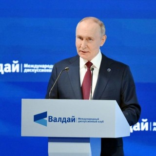 Putin “Trump sta facendo molto per risolvere crisi complesse”