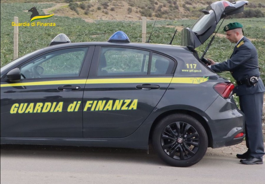 Sequestrate opere d’arte contraffatte esposte in un museo a Roma