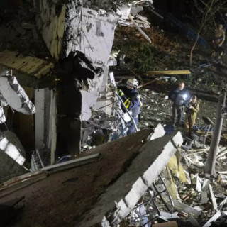 Ucraina, massiccio attacco aereo russo nella notte. Due bambini uccisi