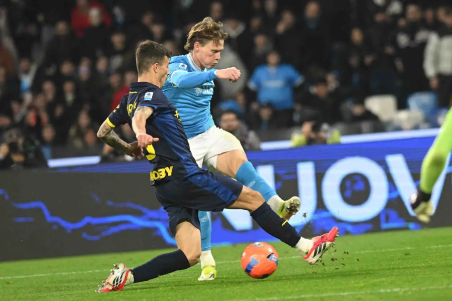 Il Napoli sbatte contro il muro del Parma, è 0-0 al “Maradona” Il Napoli sbatte contro il muro del Parma, è 0-0 al “Maradona”