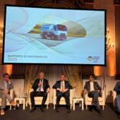 Oli minerali usati, dati record con 100% di raccolta e oltre 98% di rigenerazione Oli minerali usati, dati record con 100% di raccolta e oltre 98% di rigenerazione