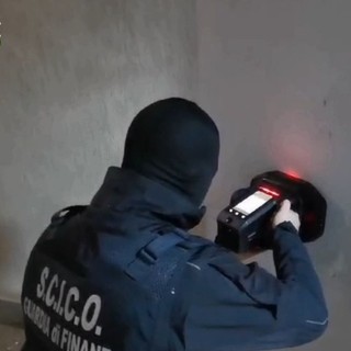Traffico di droga, estradato dagli Emirati Arabi latitante albanese