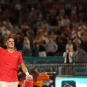 Dopo la pioggia lo tsunami, Mensik piega Djokovic e trionfa a Miami