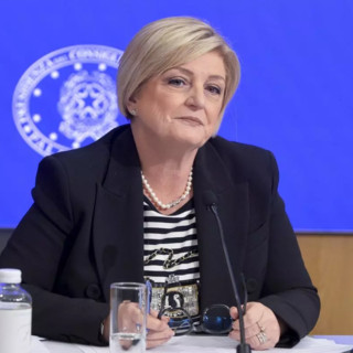 Lavoro, firmati i decreti attuativi per i Bonus Giovani e Donne