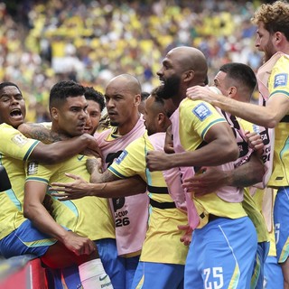 Il Brasile rimonta e batte il Giappone al 95′, Ancelotti vola agli ottavi