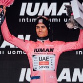 Del Toro vince la tappa con la maglia rosa a Bormio