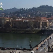 Finta banca e falso oro per truffare risparmiatori, maxi sequestro a Torino Finta banca e falso oro per truffare risparmiatori, maxi sequestro a Torino