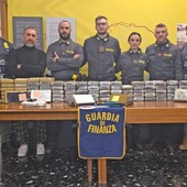 Sequestrati 110 kg di cocaina in un autoarticolato a Gorizia Sequestrati 110 kg di cocaina in un autoarticolato a Gorizia