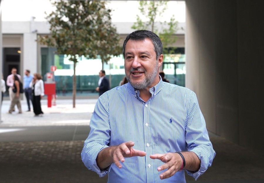 Salvini a Pontida “Proporrò congresso straordinario a ottobre, uniti si vince” Salvini a Pontida “Proporrò congresso straordinario a ottobre, uniti si vince”