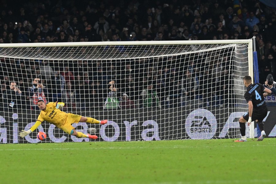 Napoli ai quarti di Coppa Italia, il Cagliari si arrende ai rigori