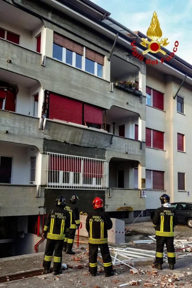 Esplosione in una palazzina nel Torinese, un ferito grave Esplosione in una palazzina nel Torinese, un ferito grave