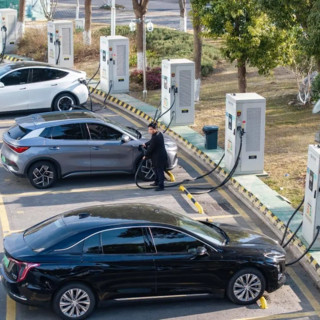 Cina, il Primo Maggio aumentate del 55,6% le ricariche elettriche in autostrada