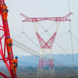 Cina, consumo di elettricità +5,3% nel primo semestre 2026. Trainano hi-tech e IA