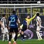 L’Inter piega 3-2 la Juve e prova la fuga in vetta L’Inter piega 3-2 la Juve e prova la fuga in vetta