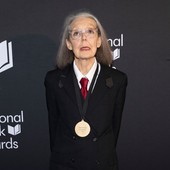 Vince il Premio Nobel per la Letteratura 2026 la canadese Anne Carson Vince il Premio Nobel per la Letteratura 2026 la canadese Anne Carson