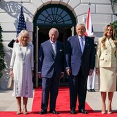 Re Carlo e Camilla ricevuti alla Casa Bianca da Trump e Melania