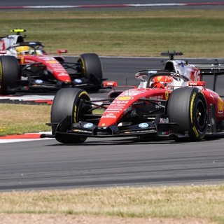 Vittoria Ferrari con Leclerc a Silverstone, Russell e Hamilton sul podio