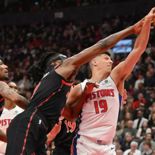 Vittoria e play-off per Detroit, 5 punti di Fontecchio a Toronto