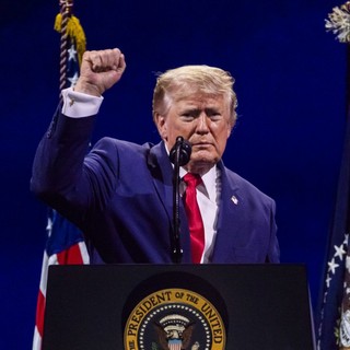 Trump “Gli Usa più ricchi e forti che mai, il comunismo cancro da estirpare”
